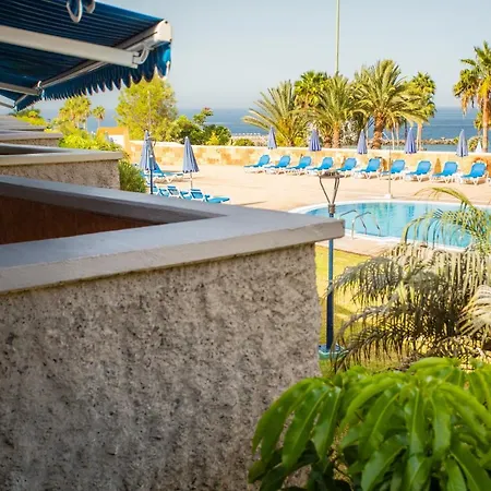 Aparthotel Amadores *