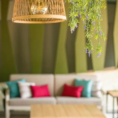 Amadores Aparthotel