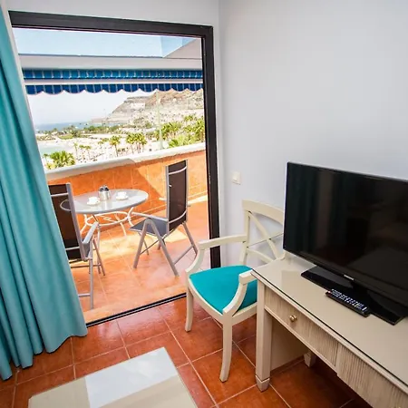 Aparthotel Amadores *